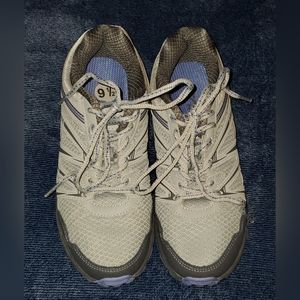Women's Fila Hiking Walking Trail Shoes Size 9.5 Preowned